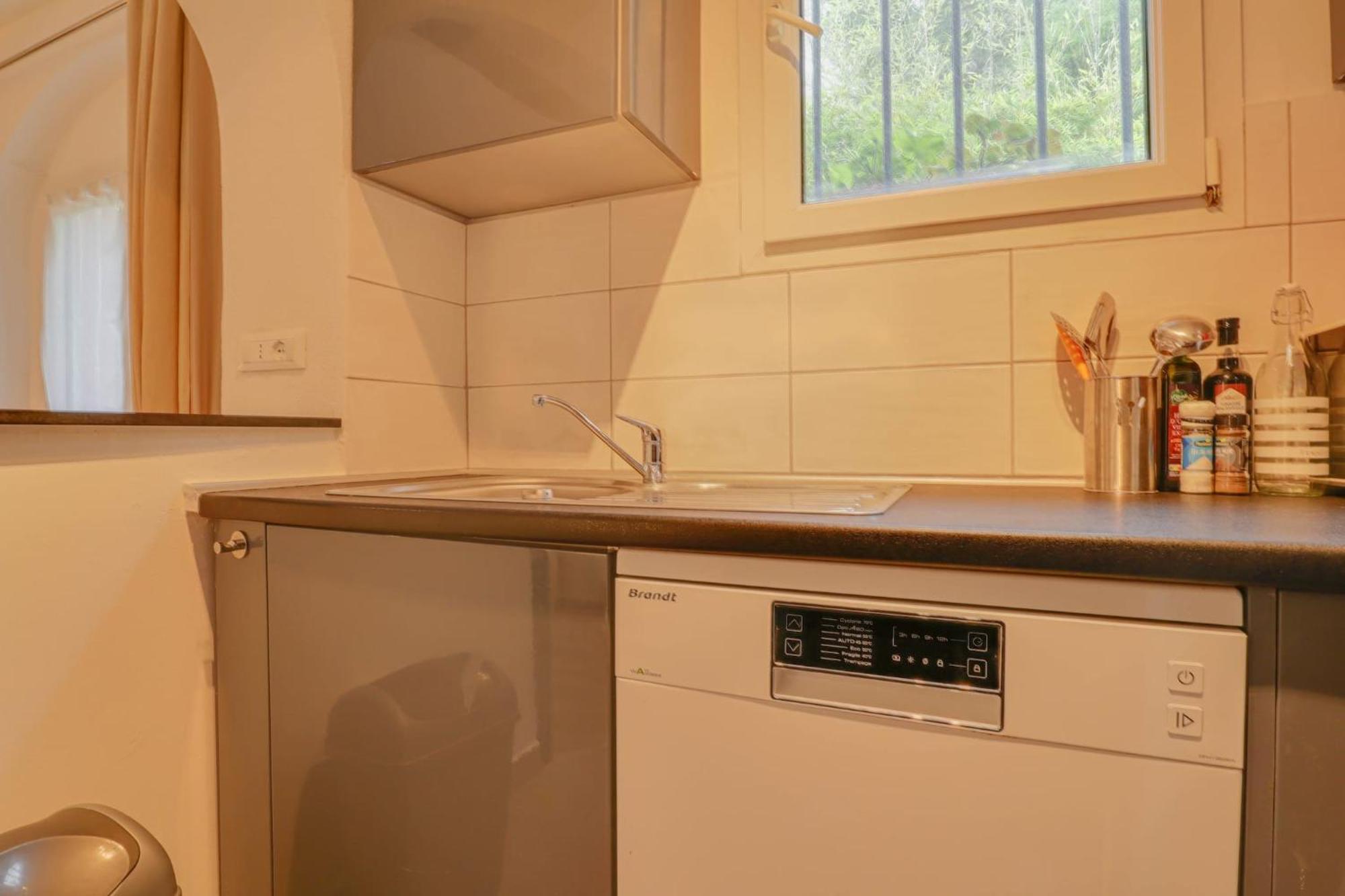 "La Petite Maisonnette" Au Calme, Proche Plage Menton Exterior photo